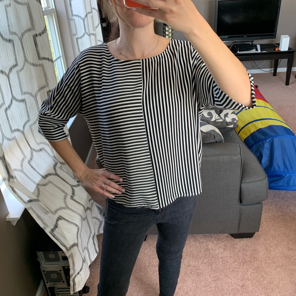 EUC (1 wear) XS black and white striped blouse